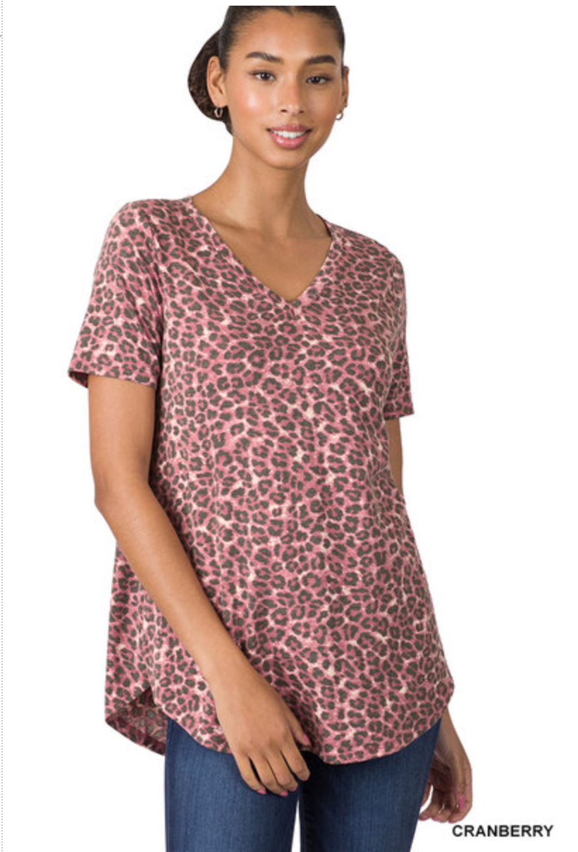 ZENANA LEOPARD PRINT SHORT SLEEVE V-NECK ROUND HEM TOP