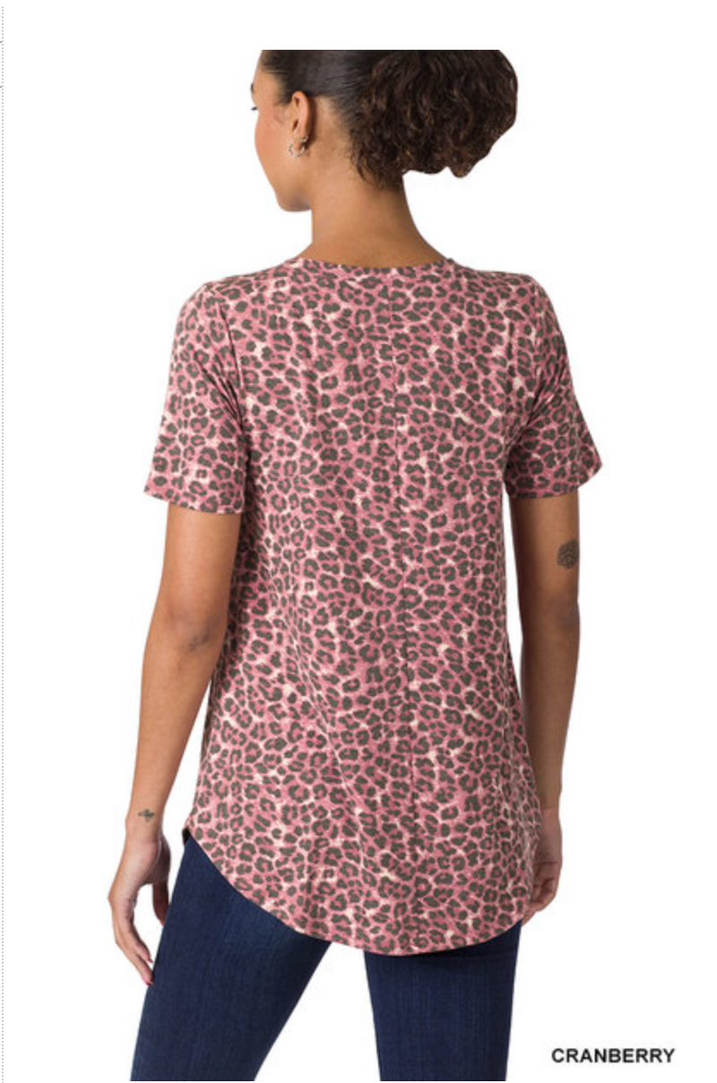 ZENANA LEOPARD PRINT SHORT SLEEVE V-NECK ROUND HEM TOP